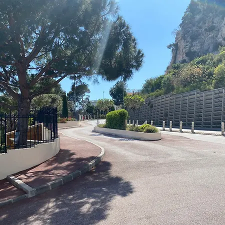 , Piscine Aux Portes De Monaco